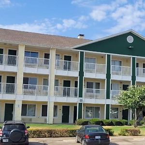 Hometowne Studios By Red Roof Dallas - Irving